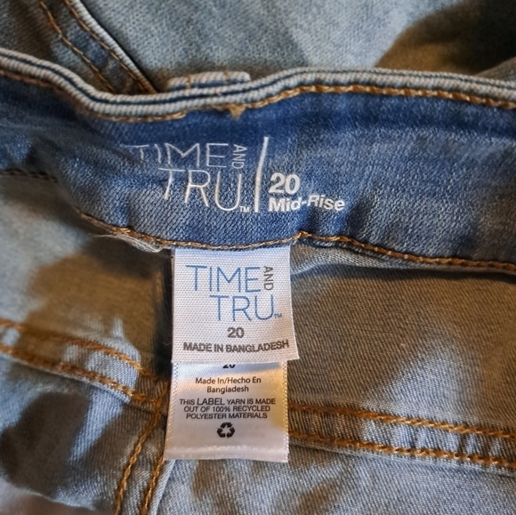 Time and true distressd mid-rise shorts size 20 - Picture 7 of 8